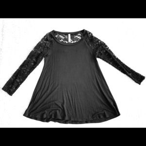 Black tunic with lace sleeves